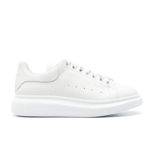 Alexander McQueen Oversized Sneaker – White Luxury Craftsmanship & Urban Style