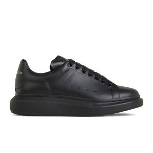Alexander McQueen Oversized Sneaker – Black Luxury Craftsmanship & Urban Style