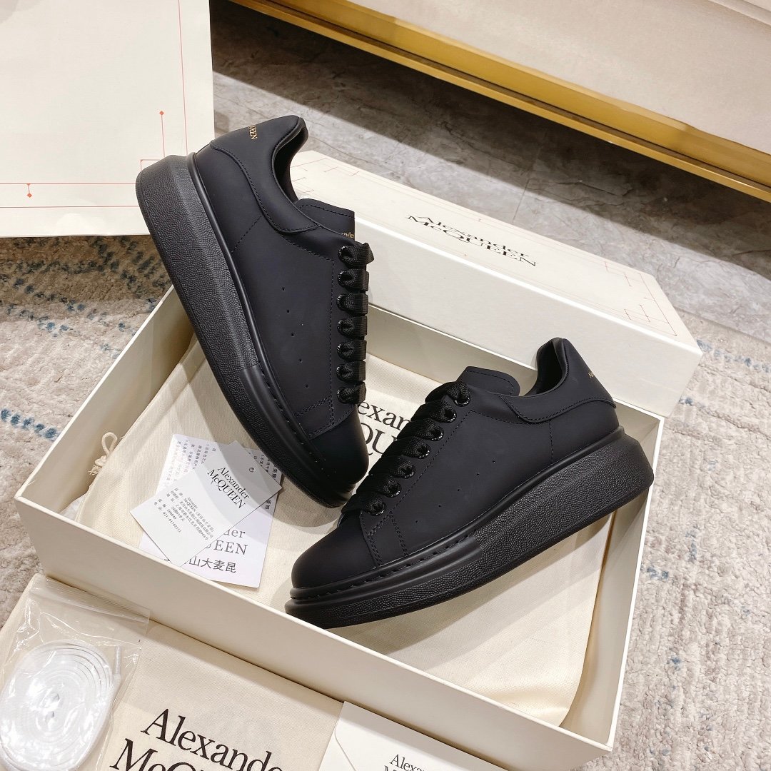 alexander-mcqueen-oversized-sneaker-in-black-2