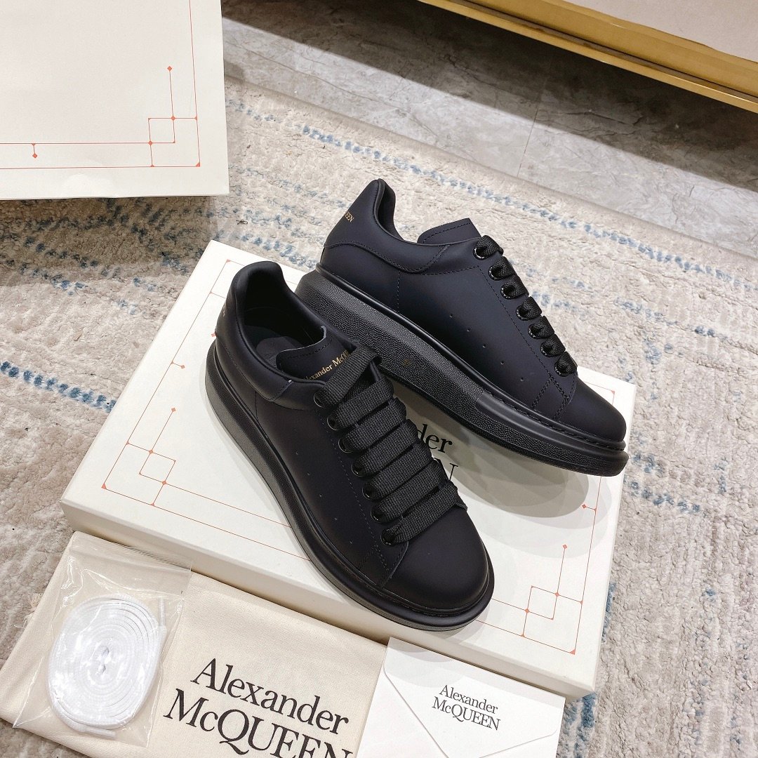 alexander-mcqueen-oversized-sneaker-in-black-3