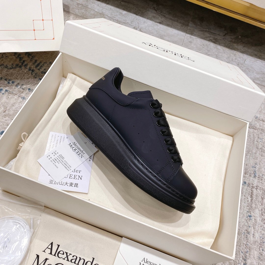 alexander-mcqueen-oversized-sneaker-in-black-4