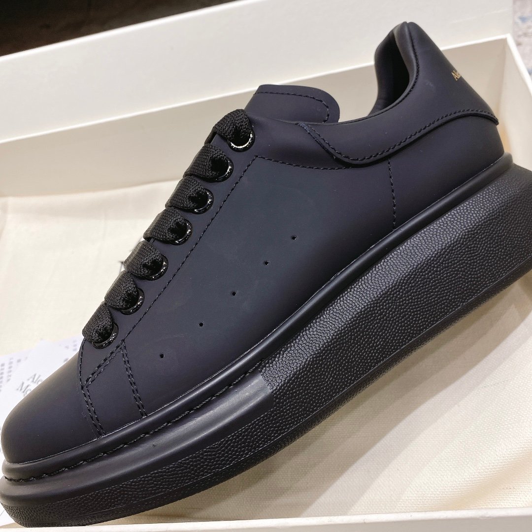 alexander-mcqueen-oversized-sneaker-in-black-6