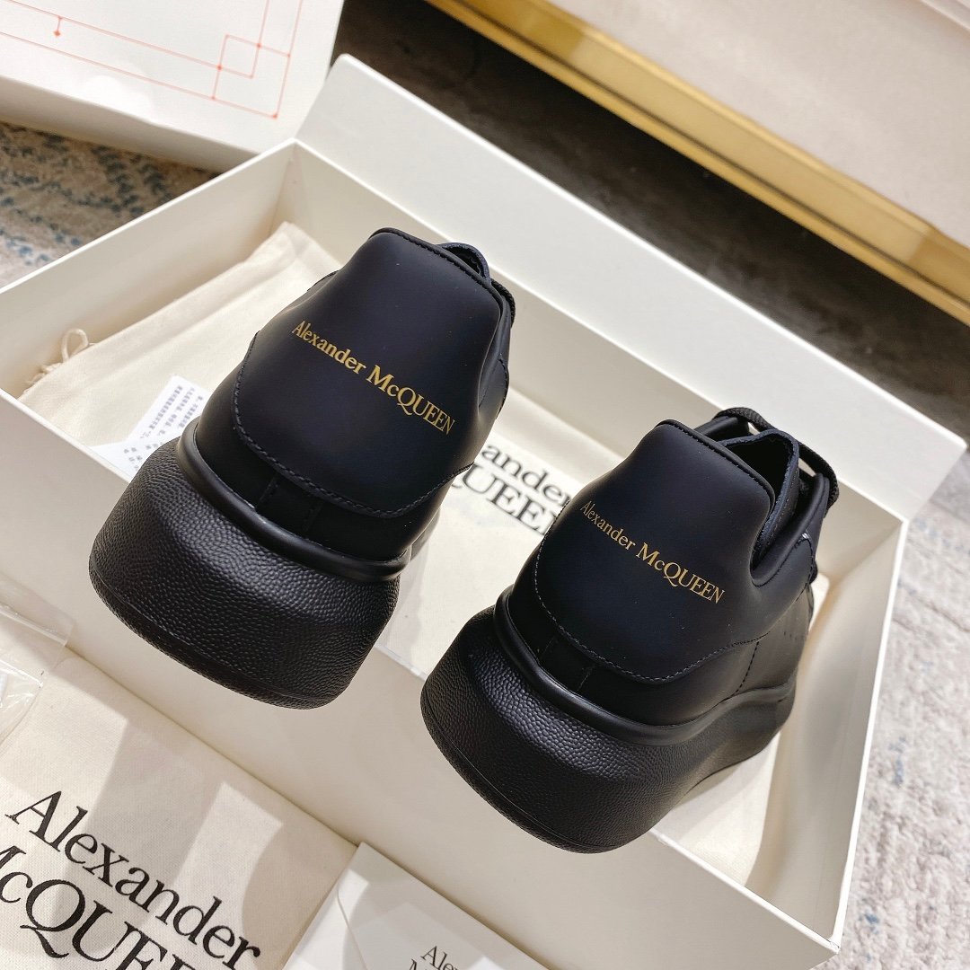alexander-mcqueen-oversized-sneaker-in-black-7