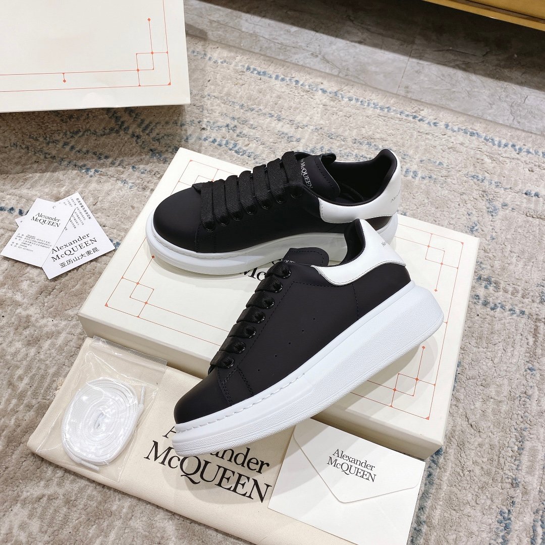 alexander-mcqueen-oversized-sneaker-in-blackwhite-1