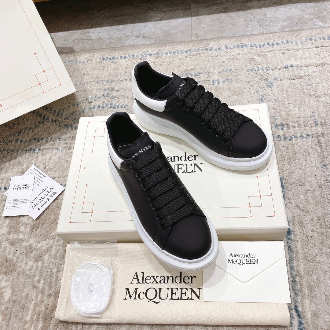 alexander-mcqueen-oversized-sneaker-in-blackwhite-2