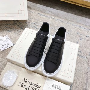 alexander-mcqueen-oversized-sneaker-in-blackwhite-3