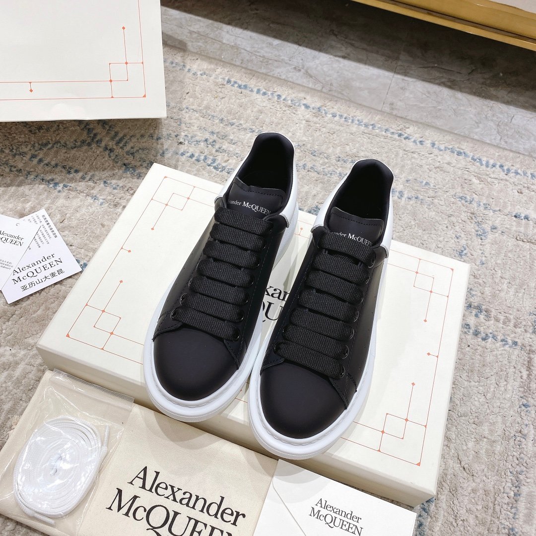 alexander-mcqueen-oversized-sneaker-in-blackwhite-3