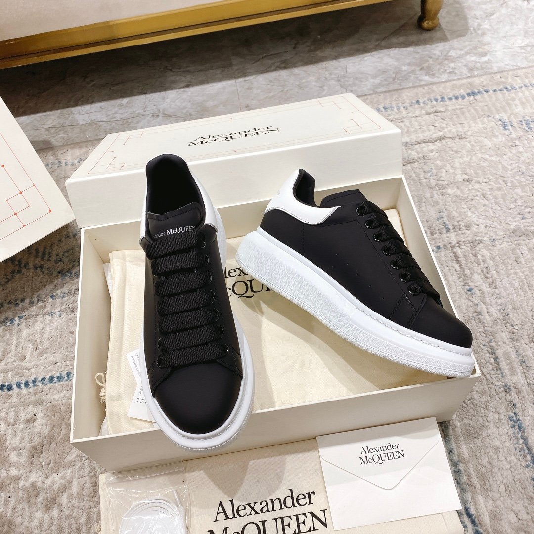 alexander-mcqueen-oversized-sneaker-in-blackwhite-4