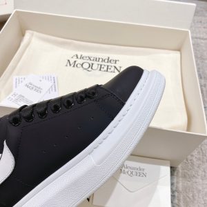 alexander-mcqueen-oversized-sneaker-in-blackwhite-6