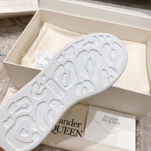 alexander-mcqueen-oversized-sneaker-in-blackwhite-7