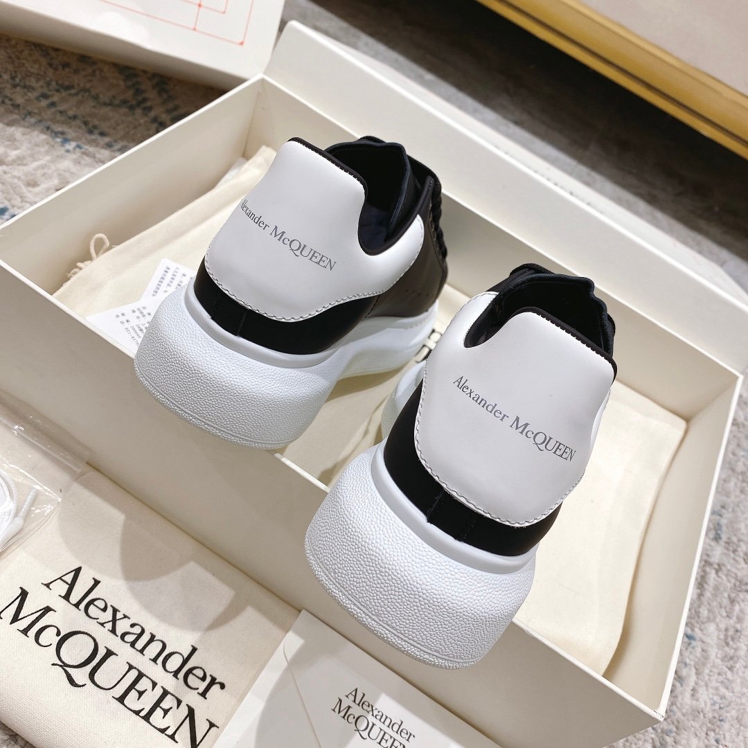 alexander-mcqueen-oversized-sneaker-in-blackwhite-8