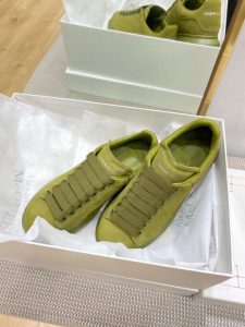 alexander-mcqueen-oversized-sneaker-in-olive-green-4