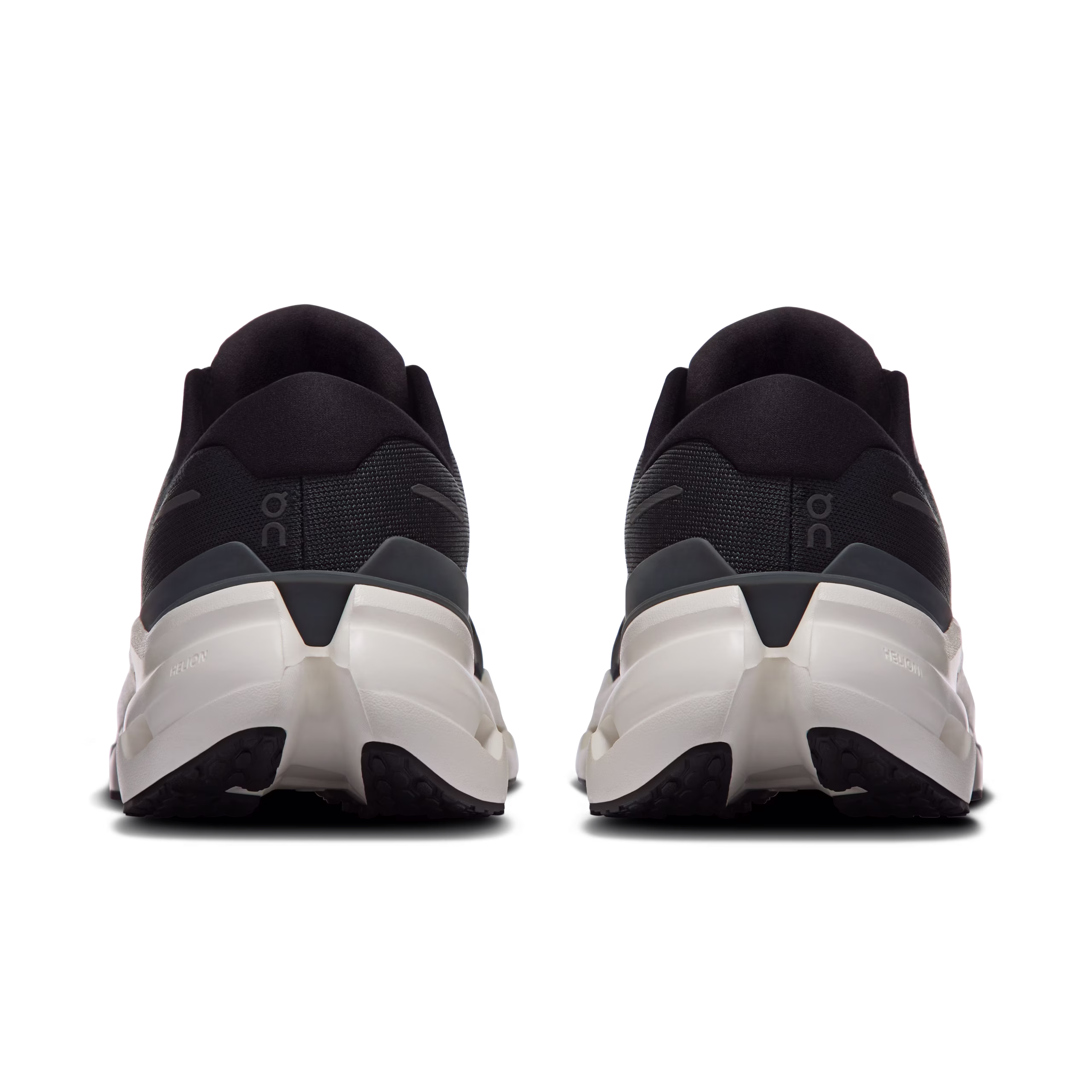 cloudrunner-3-black-ivory-5